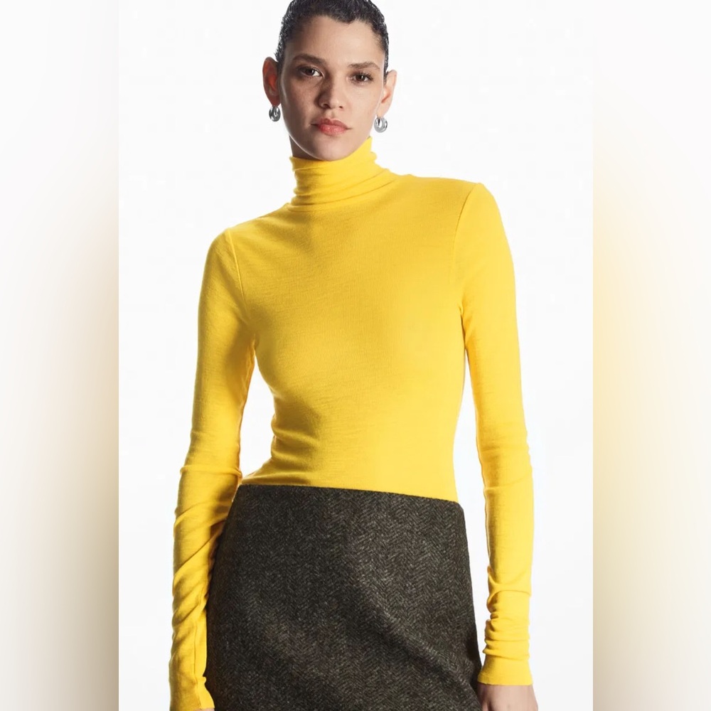 COS 100% Merino Wool Lightweight Turtleneck Long-Sleeve Top - Yellow